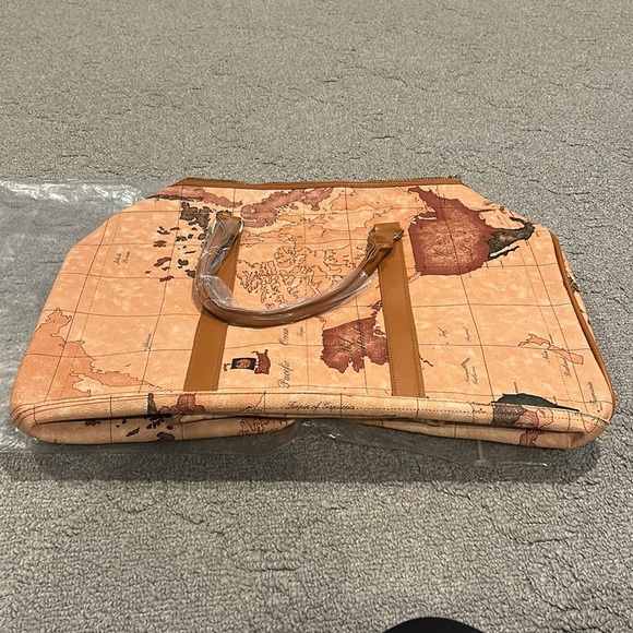 NWT Travel Bag Neoprene Map Print W/Double Handles & Adjustable Strap 19x14x10 - Picture 6 of 9